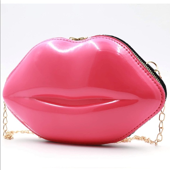 Handbags - 💋 NEW LIPS CROSSBODY